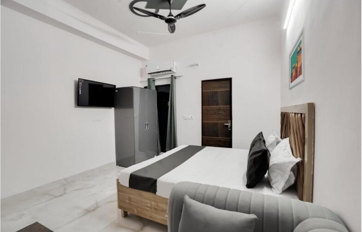 Hotel Comfort Inn, Mundka, New - Near Nangloi Metro Station Delhi (National Capital Territory of India)