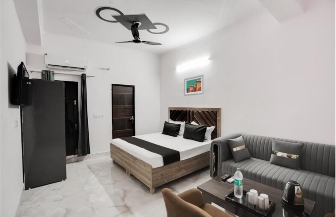 Comfort Inn, Mundka, New - Near Nangloi Metro Station *